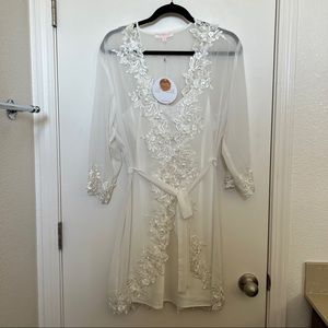 LE ROSE NWT Iris Lace Trim Mini Bridal Robe - with Slip